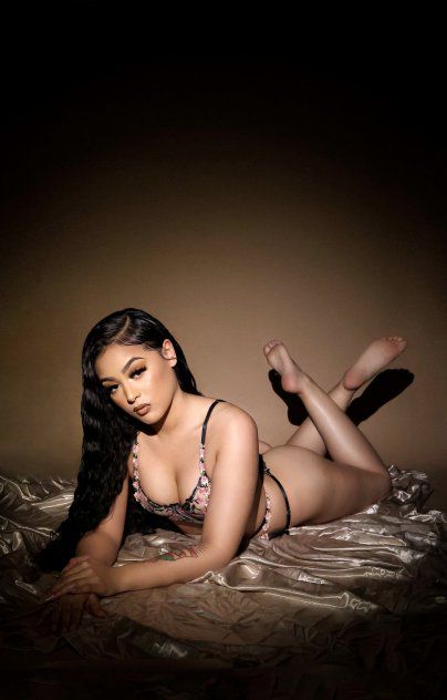 Hey Babes! My name is Mia I am from California and I am so excited to visit the huge A! I'm a skinny oriental latina...